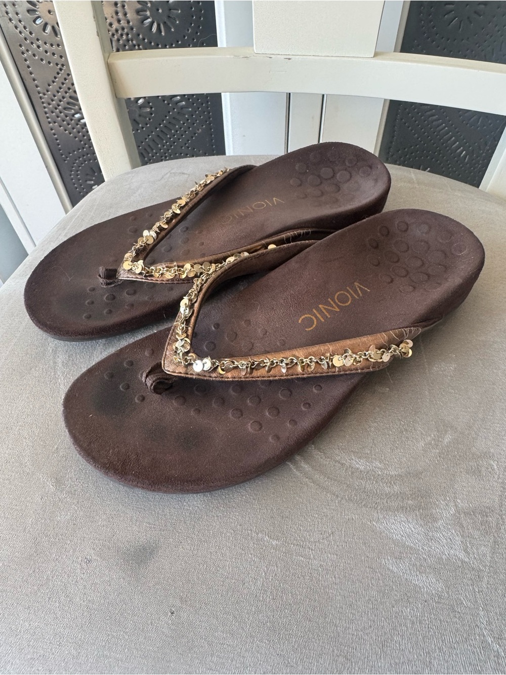 Vionic Women's Brown Sequin Detail Flip Flop Sandals Size 6